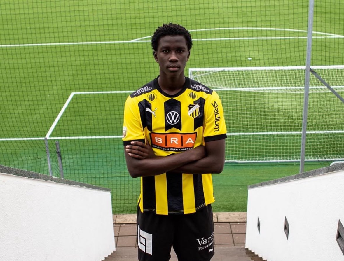 Bundesliga: Bayer Leverkusen s’offre un jeune défenseur sénégalais !