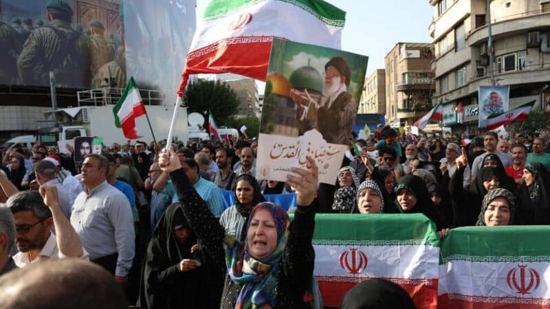 L'Iran réagit fermement aux attaques américaines, renforçant son leadership dans le monde islamique
