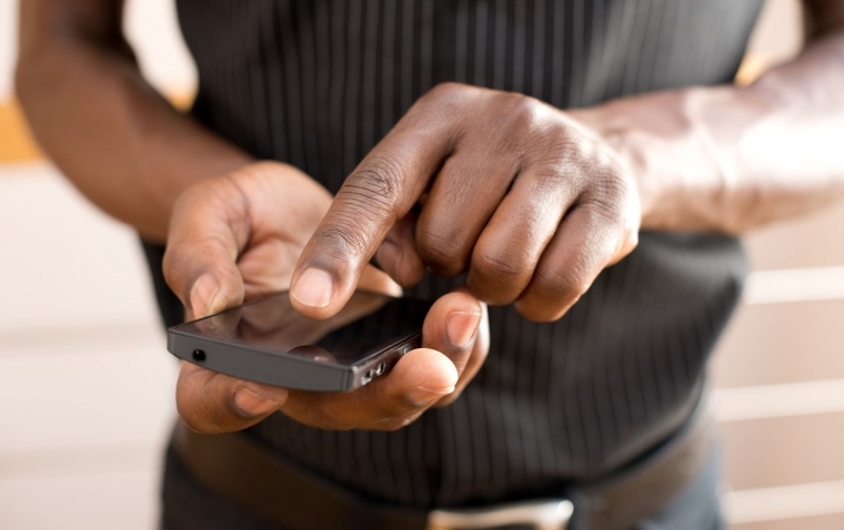 Fini les files d’attente : Salaires, aides et pensions désormais versés via Mobile Money