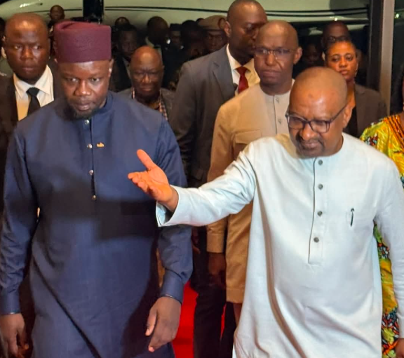 Diplomatie: Sonko atterri en Sierra Leone après Abidjan et Conakry (vidéo)