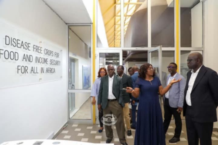 Le Recteur de l’Ucad reserve sa première mission internationale à la côte d’ivoire et au Burkina