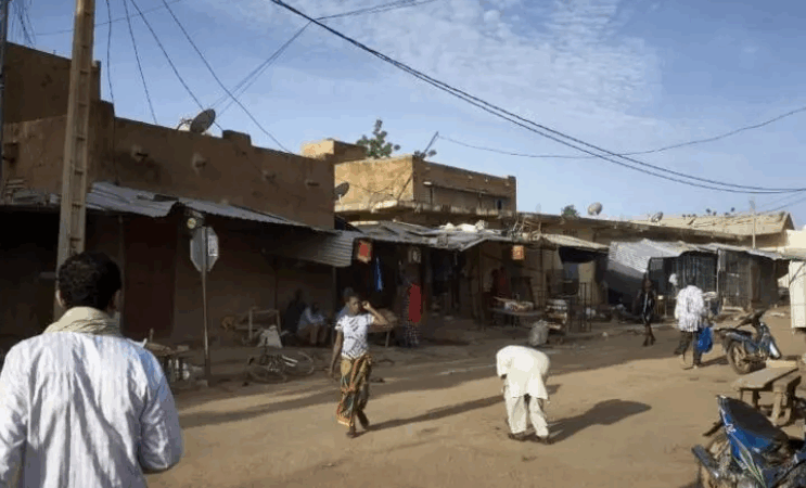 Mali : Attaques jihadistes coordonnées dans sept villes, bilan lourd