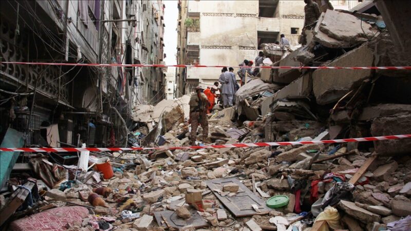 Pakistan : Effondrement d'un immeuble à Karachi, au moins 15 morts et 9 blessés