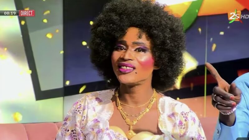 Ouzin Keita en femme pour Tamkharite : un look qui fait réagir (Vidéo)