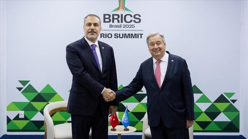 Brésil : Hakan Fidan rencontre Antonio Guterres en marge du sommet des BRICS