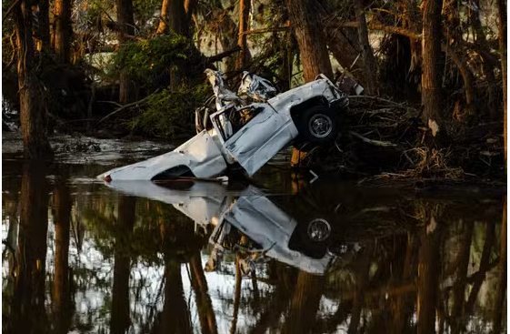 Inondations au Texas : Le bilan s’alourdit à 108 morts, les recherches se poursuivent