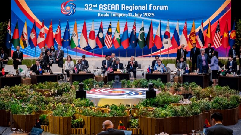 Première rencontre entre Wang Yi et Marco Rubio en marge du sommet de l&rsquo;ASEAN en Malaisie