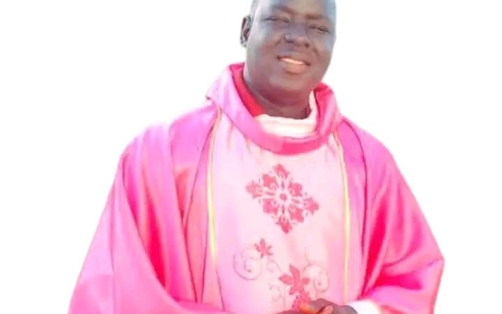 L'Église en deuil : l’Abbé Henry Sy, fidèle serviteur des jeunes, n’est plus !