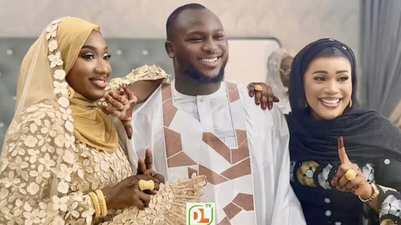 Baptême du fils de Modou Lô : Le roi des arènes entouré de ses deux épouses (Vidéo)