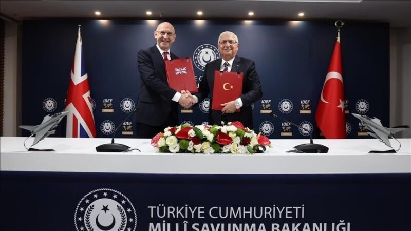La Turquie et le Royaume-Uni signent un accord pour l'acquisition d'avions de combat Typhoon