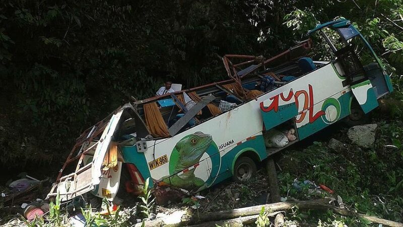 Pérou : Chute mortelle d'un bus dans un ravin, au moins 18 morts et 48 blessés