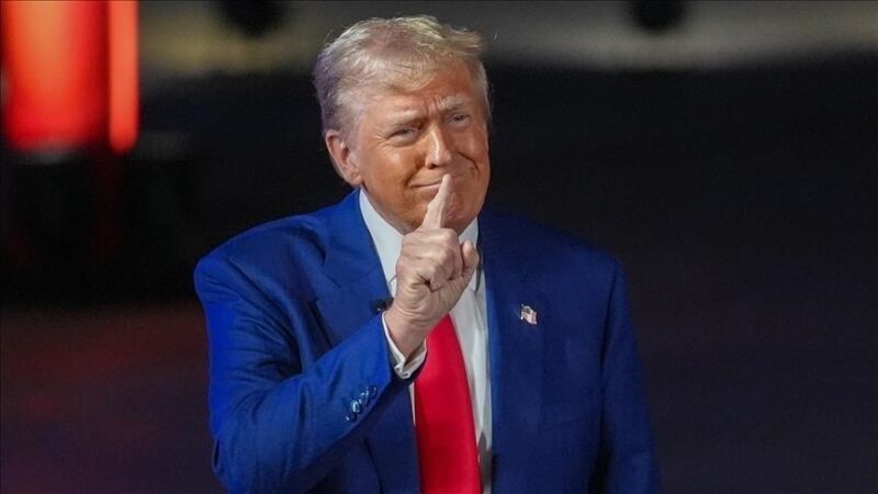 Donald Trump critique les relations commerciales des USA avec l'Inde et la Russie et met en garde Medvedev