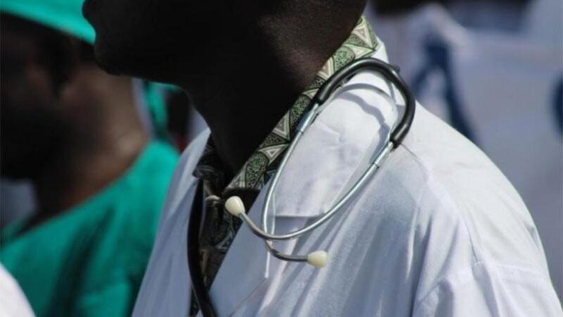 "C’est irrespectueux !": le cri d’alerte d'un jeune médecin sur la situation des spécialistes