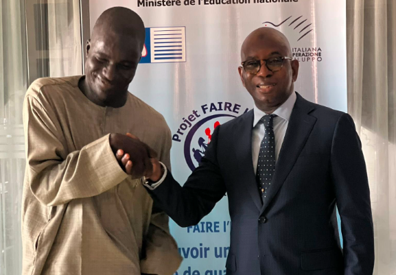 Bac 2025: Pape Natango, l’élève qui écrit avec ses pieds, félicité par le ministre M. Guirassy