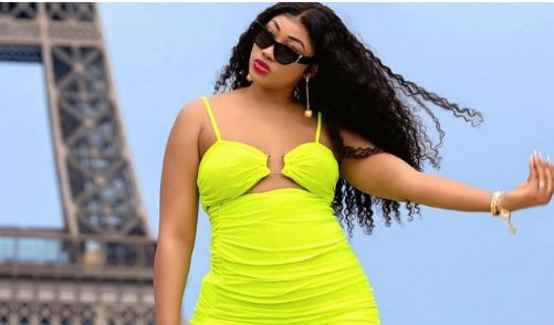 Le couple Diop savoure sa lune de miel sous la Tour Eiffel (photos)