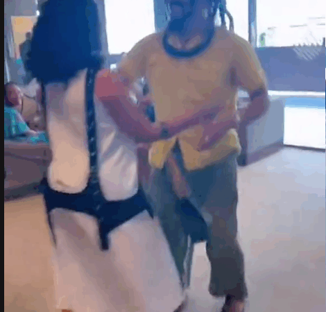 Viviane Chidid rencontre la famille de Bop Marley en visite au Sénégal (vidéo)