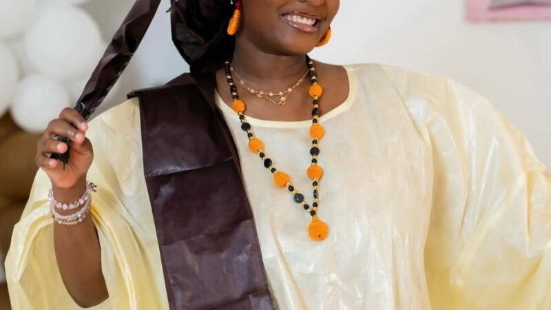 Virginie Nam, l&rsquo;épouse de Moustapha Nam, sublime en boubou traditionnel peul