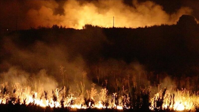Incendie historique dans l'Aude (France) : 16 000 hectares ravagés, un mort et la canicule menace