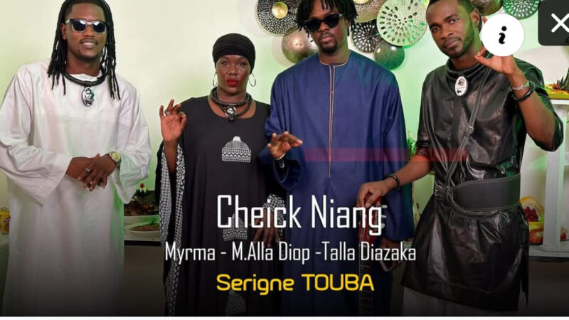 Myrma, Talla Diazaka et Mouhamed Alla Diop chantent Serigne Touba avec Cheikh Niang pour le Magal