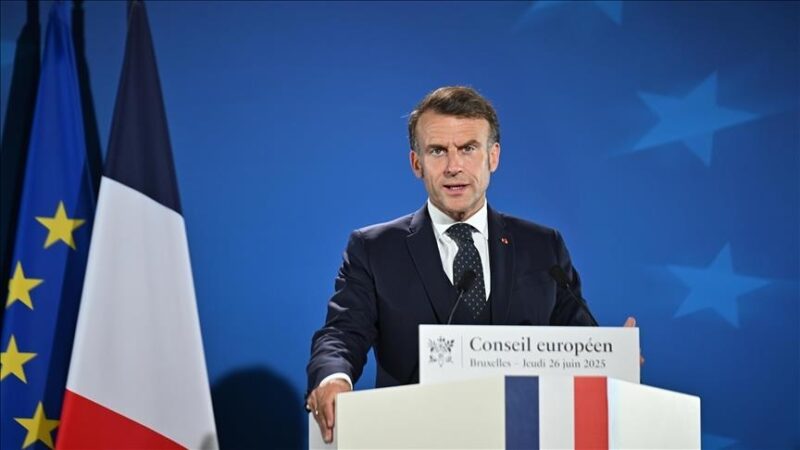 Frappes russes sur Kiev : Macron dénonce la « terreur et barbarie »