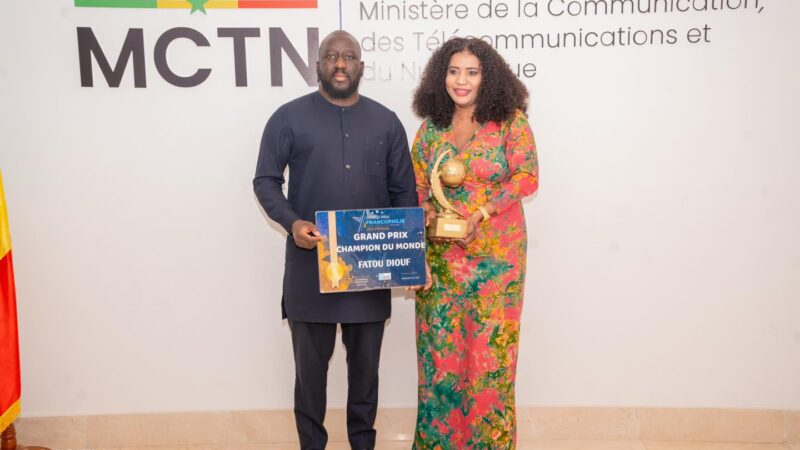Après son sacre au Cameroun, la journaliste Fatou Diouf reçue par le ministre de la Communication
