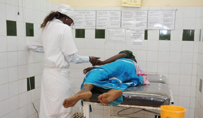 220 sages-femmes recherchées : l’État renforce la santé maternelle au Sénégal