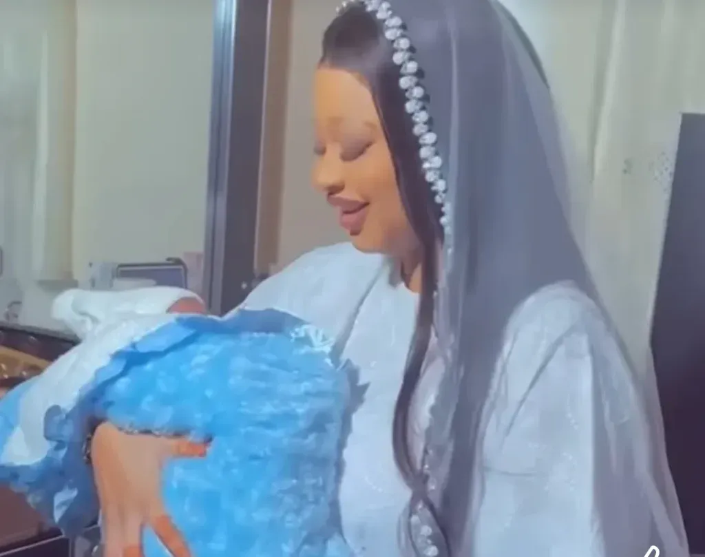 Fanta Seydi rayonnante au baptême de son bébé