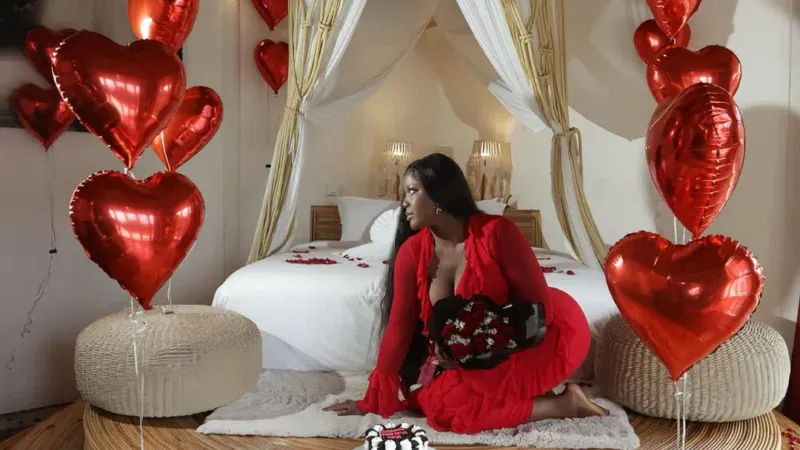 Adja Everywhere répond aux rumeurs de chirurgie esthétique après les révélations de Glam Travel