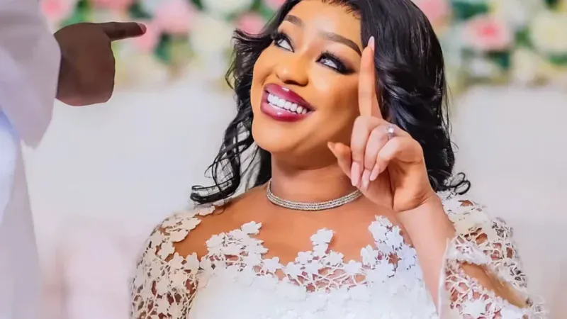 Clara accusée d’avoir récupéré la fortune de son ex-mari Dora Gaye : la polémique enfle sur la toile