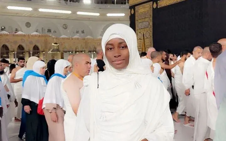 Queen Biz en pèlerinage à La Mecque : Prières pour le Sénégal devant la Kaaba