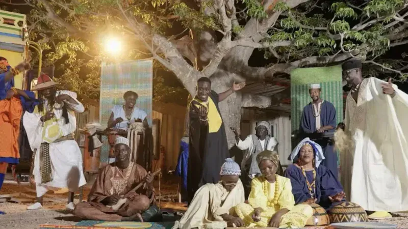 « Mbëugëlu Jollof » : Karabalik et Xiirsa célèbrent la culture sénégalaise (Vidéo)