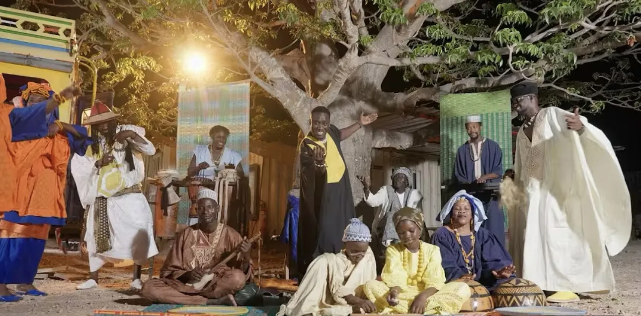 « Mbëugëlu Jollof » : Karabalik et Xiirsa célèbrent la culture sénégalaise (Vidéo)