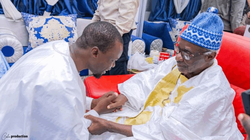Rappel à Dieu du Khalife de Darou Khoudouss : Sonko témoigne d’une relation marquée par l’admiration et le respect