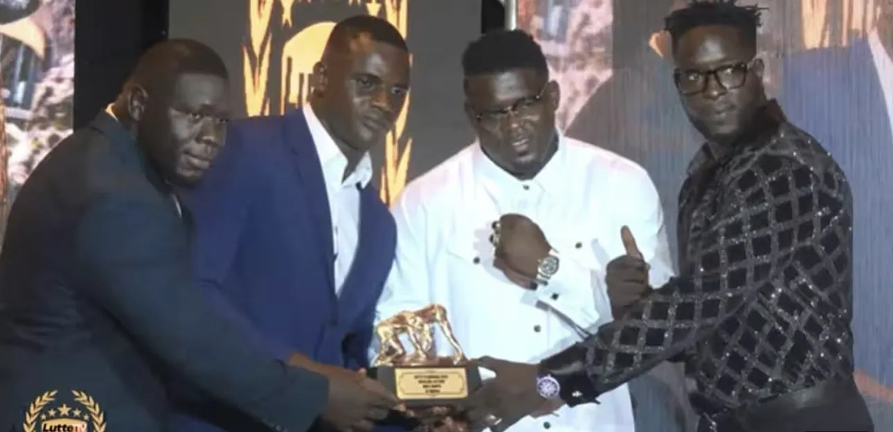 Sénégal – Lutte TV Awards : Franc, le colosse des Parcelles Assainies, sacré meilleur lutteur de l’année (Vidéo)