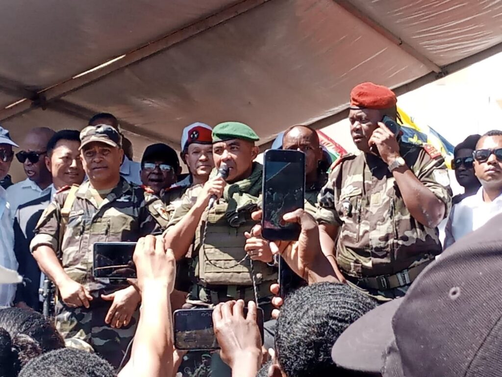 Madagascar : « L’armée a simplement répondu à l’appel du peuple », déclare le colonel Randrianirina