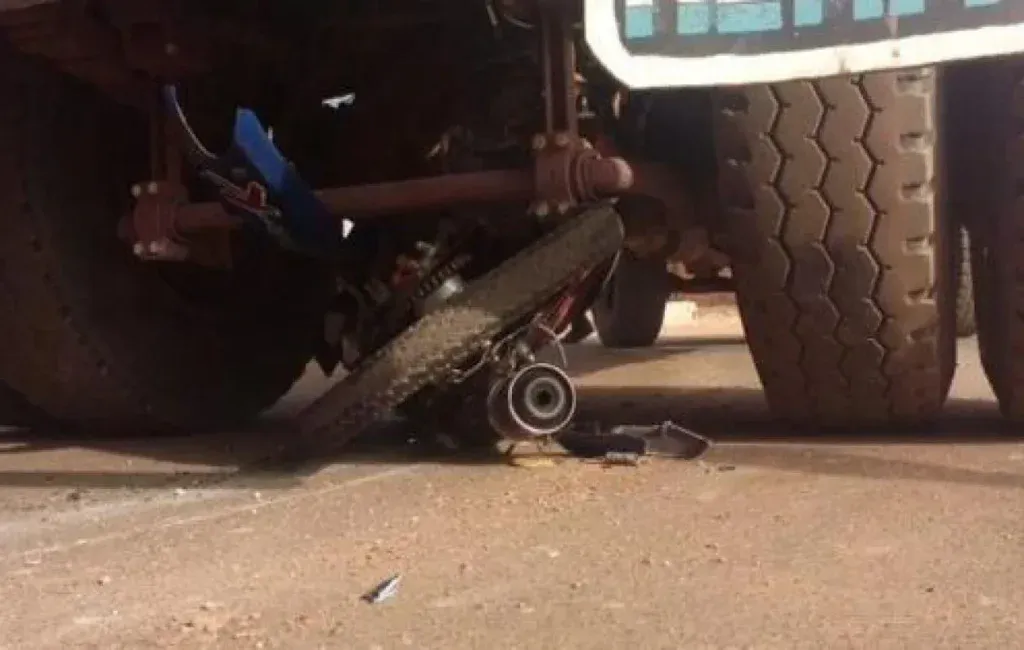 Drame de la route à Kaolack, Sénégal : « Deux corps sans vie dénombrés » dans une collision entre un camion et une moto