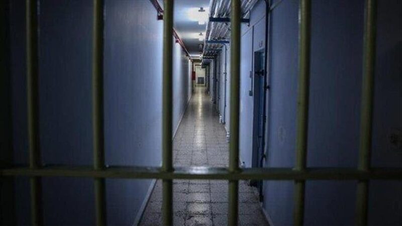 France : Un adolescent arrêté pour avoir tenté de livrer 18 plats chauds à la prison de Nantes avec une fronde