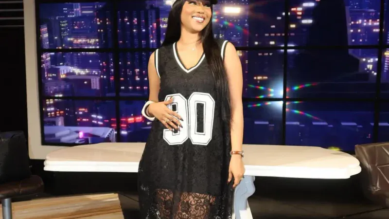 Sénégal – Apparition sur la 2STV : Racky Aïdara séduit ses abonnés avec un style « black and white » audacieux (Photos)