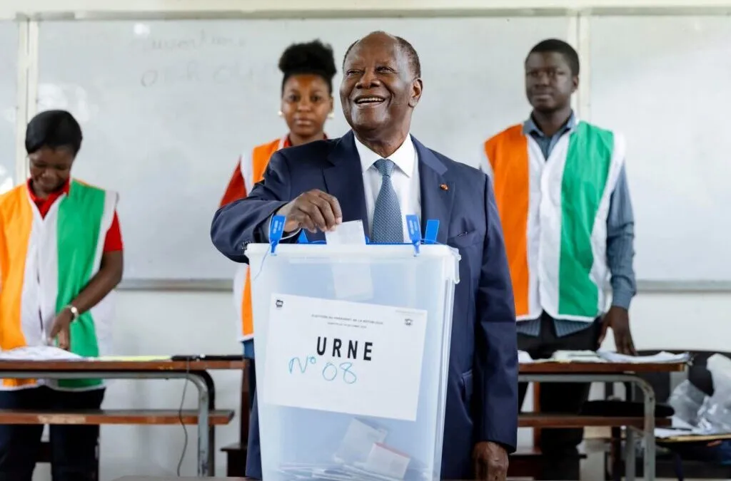 Présidentielle en Côte d’Ivoire : Ouattara appelle à un « vote de confiance », les candidats se prononcent