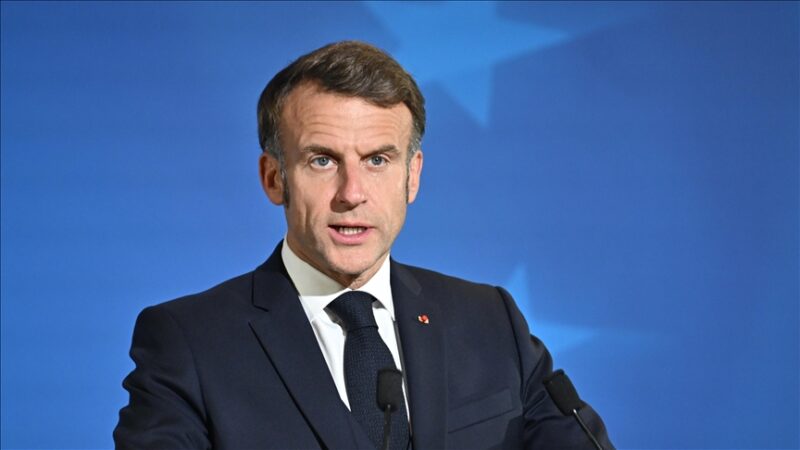 Crise des médias en France : Emmanuel Macron alerte sur « un processus de dégénérescence »