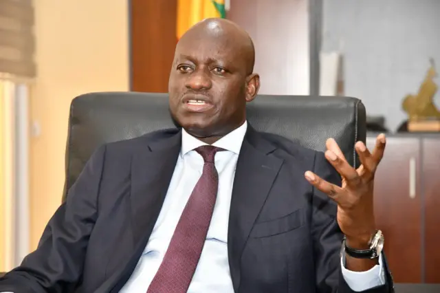 Abass Fall recadre Pape Malick Ndour : « La dignité, c’est aussi d’assumer ses propos… »
