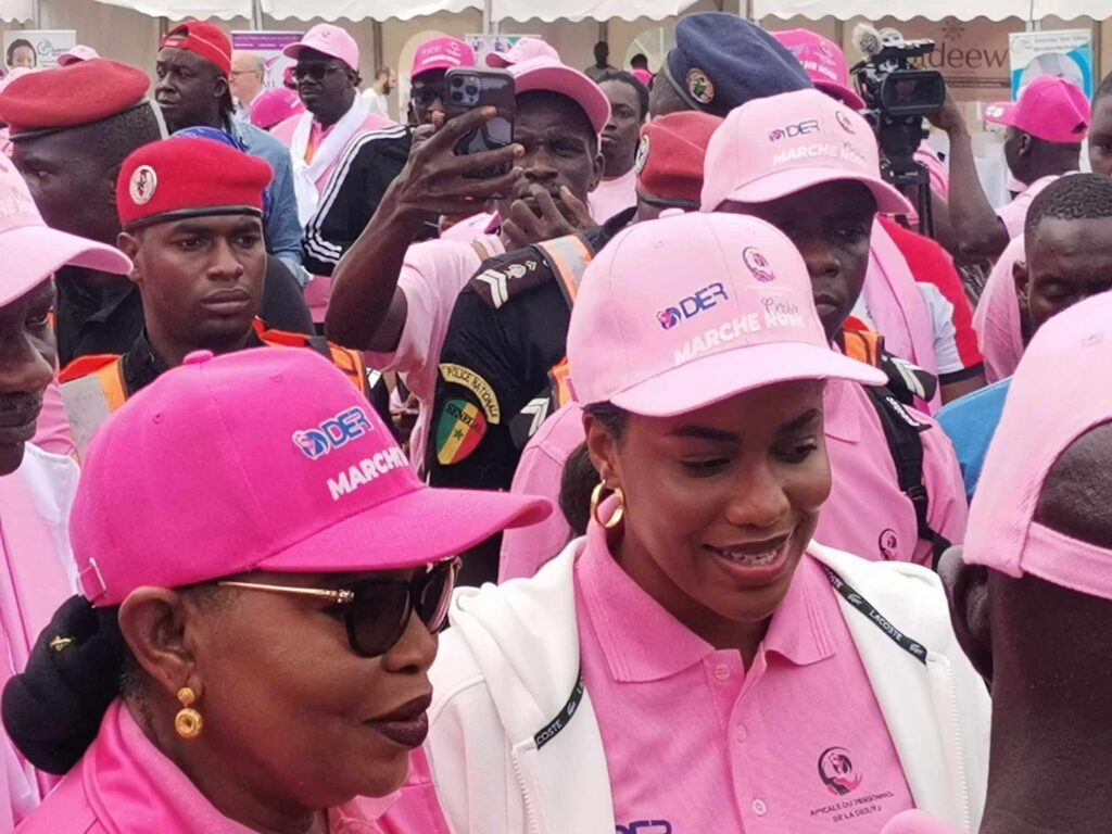 Randonnée pédestre de la DER/FJ : la Première dame Absa Faye appelle à la solidarité contre le cancer du sein
