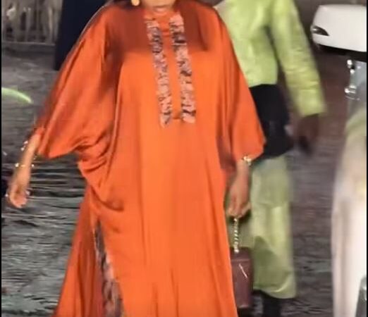 Vendredi de partage : Sokhna Aïda Diallo sublime en tenue “drianké”(photos)