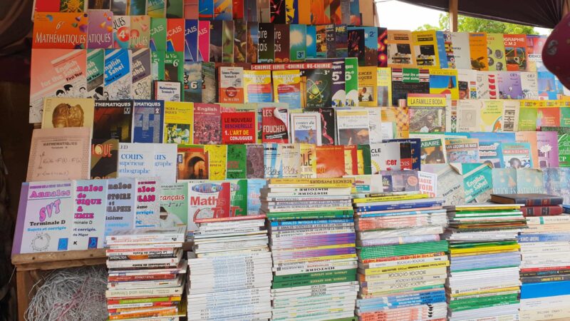 Écoles privées: le Ministère de l’Éducation impose l’usage des manuels scolaires officiels