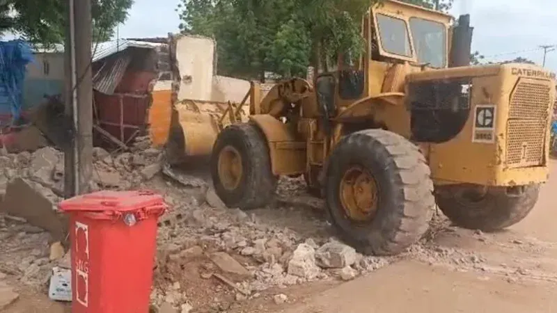 Cantines, panneaux et épaves ciblés : le Préfet de Louga lance une vaste opération de désencombrement