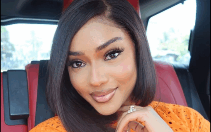 Épanouie et élégante : Racky Aïdara rayonne (photos)