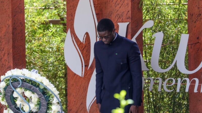En visite au Mémorial du Génocide de Kigali, le président Diomaye Faye salue la résilience et la grandeur du peuple rwandais