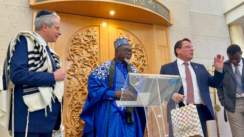 Diplomatie religieuse : L&rsquo;Appel poignant à la paix entre Israël et Palestine du Khalif de Bambilor à la Synagogue de Seine-Saint-Denis