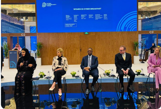 Macky Sall appelle à des politiques inclusives pour l'autonomisation des femmes dans la cybersécurité à Riyad