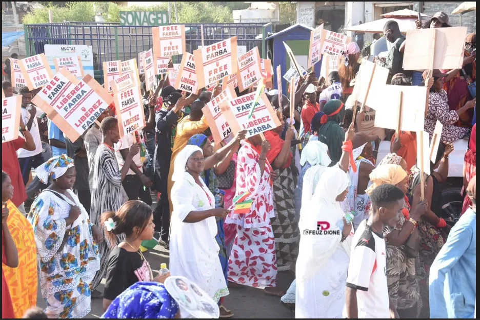 Revivez  la marche du FDR pour la défense des acquis démocratiques